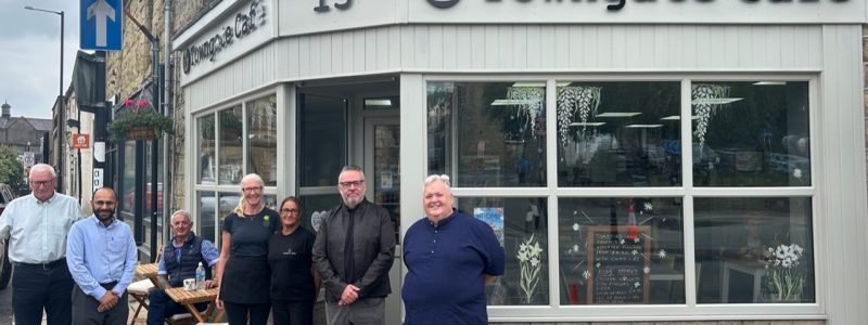 A group of people outside a cafe